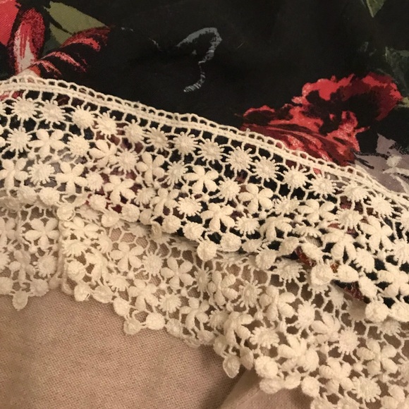 Embroidered Lace Floral Crop Tee - Picture 5 of 8